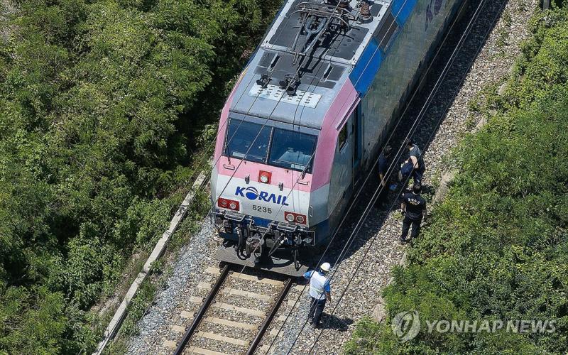 선로 작업자 사망사고…무궁화호 열차 조사