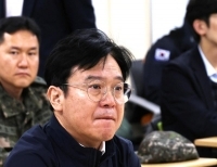 침통한 표정의 김영훈 고용노동부 장관