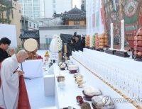 참배하는 김영훈 고용노동부 장관